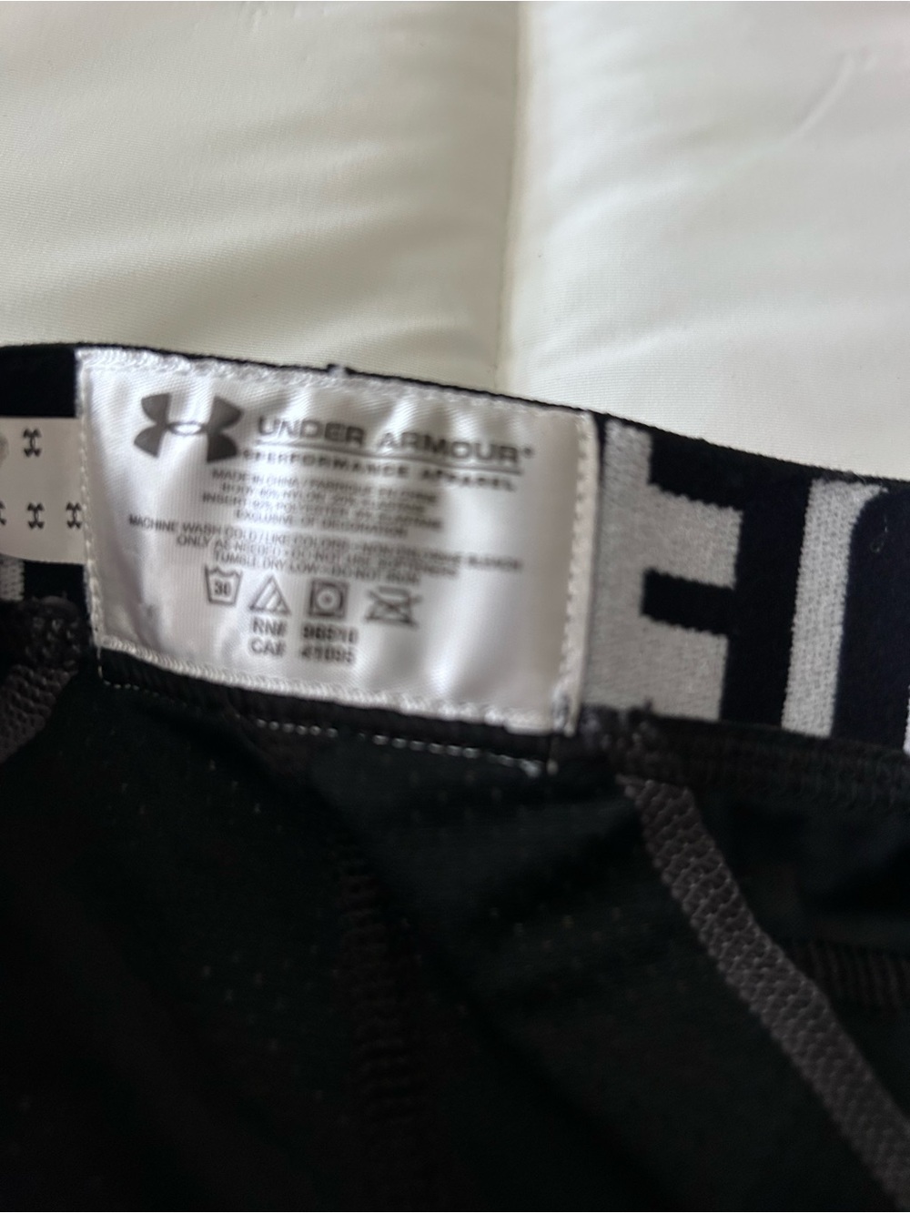 Under Armour hockey Black leggings with grip for shin pads/Velcro socks - Picture 4 of 5
